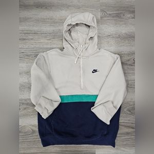 Pull over Nike hooded sweatshirt